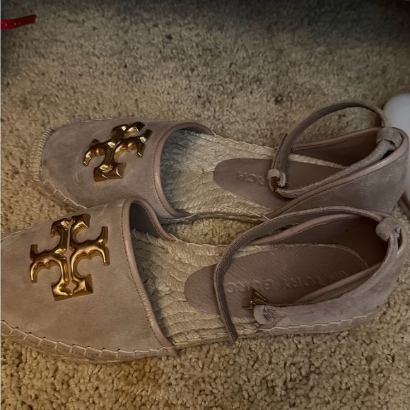 Tory Burch Blush Suede Espadrille Sandals with Gold Logo - Picture 2 of 2